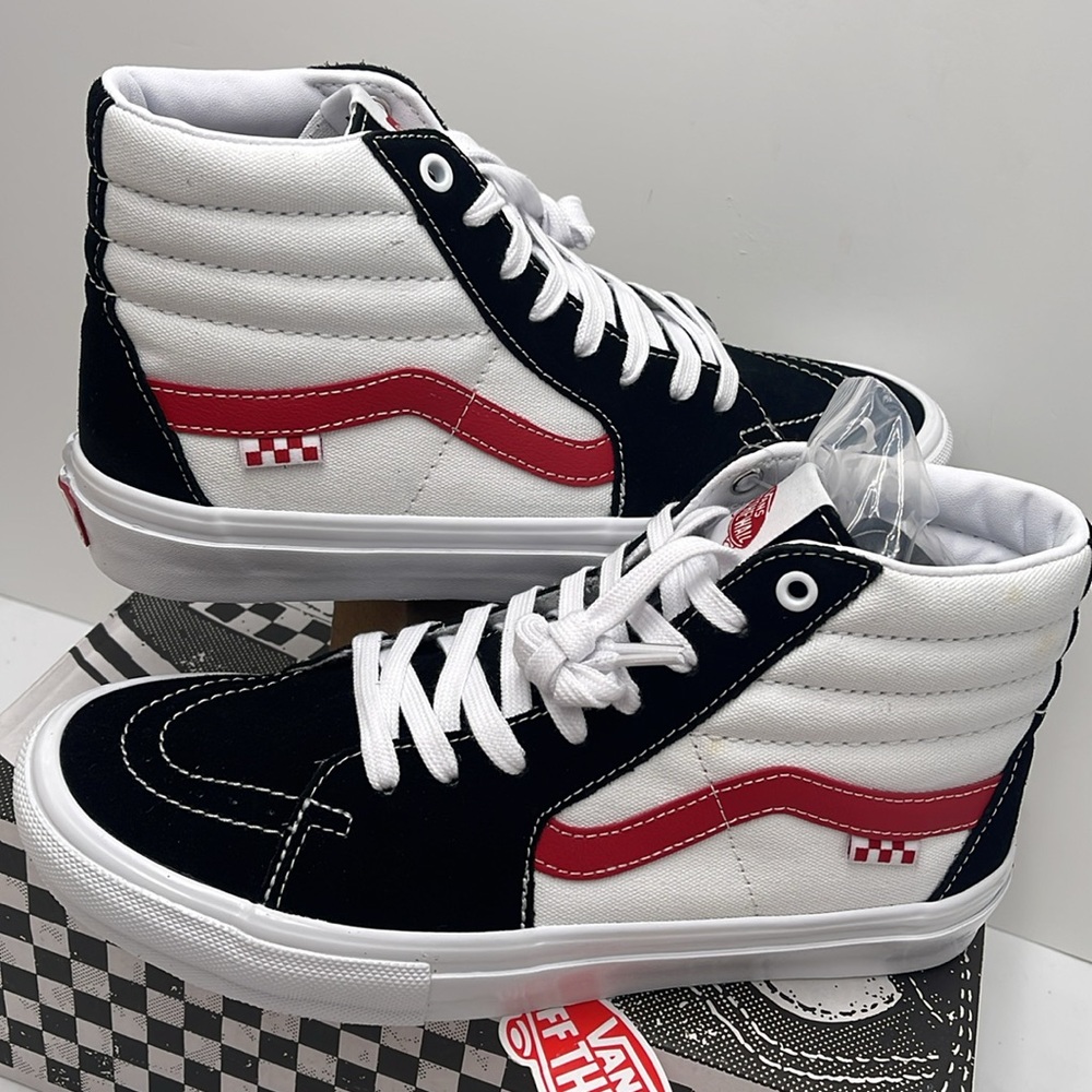 Vans Men’s Skate Sk8-Hi
Athletic Black/Red
VN0A5FCC458 Sneakers - Picture 10 of 16